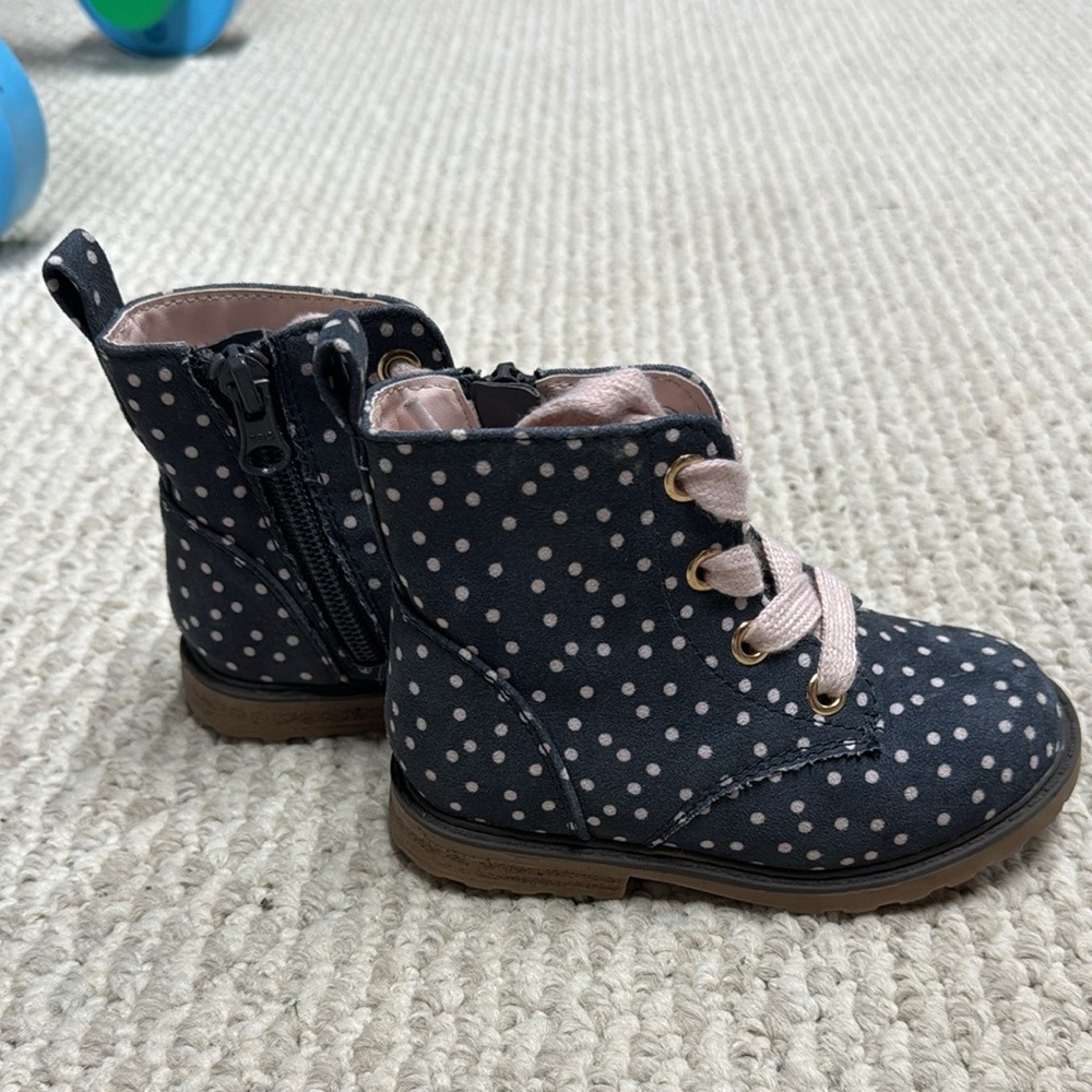 Girls boots size 7 Cat & Jack